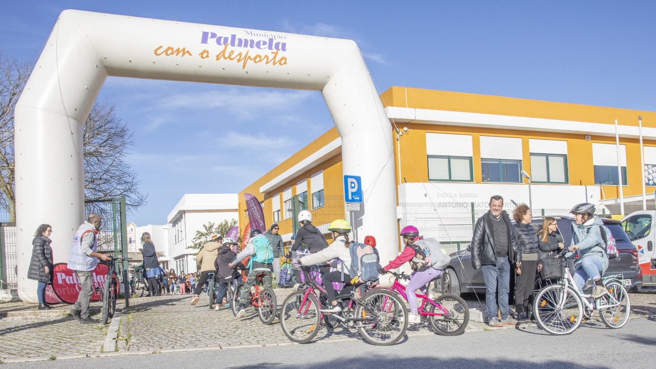 “CicloExpresso”: crianças da EB António Matos Fortuna vão de bicicleta para a escola!